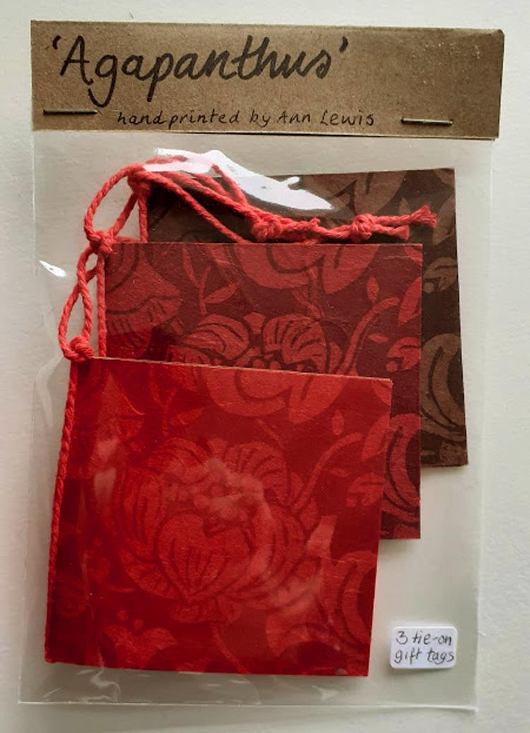 Tie-on gift tags reds